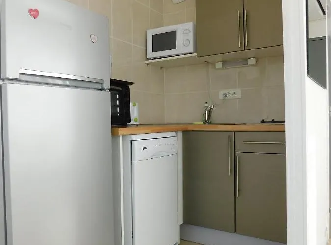 38 Climatise Balcon Vue דירה